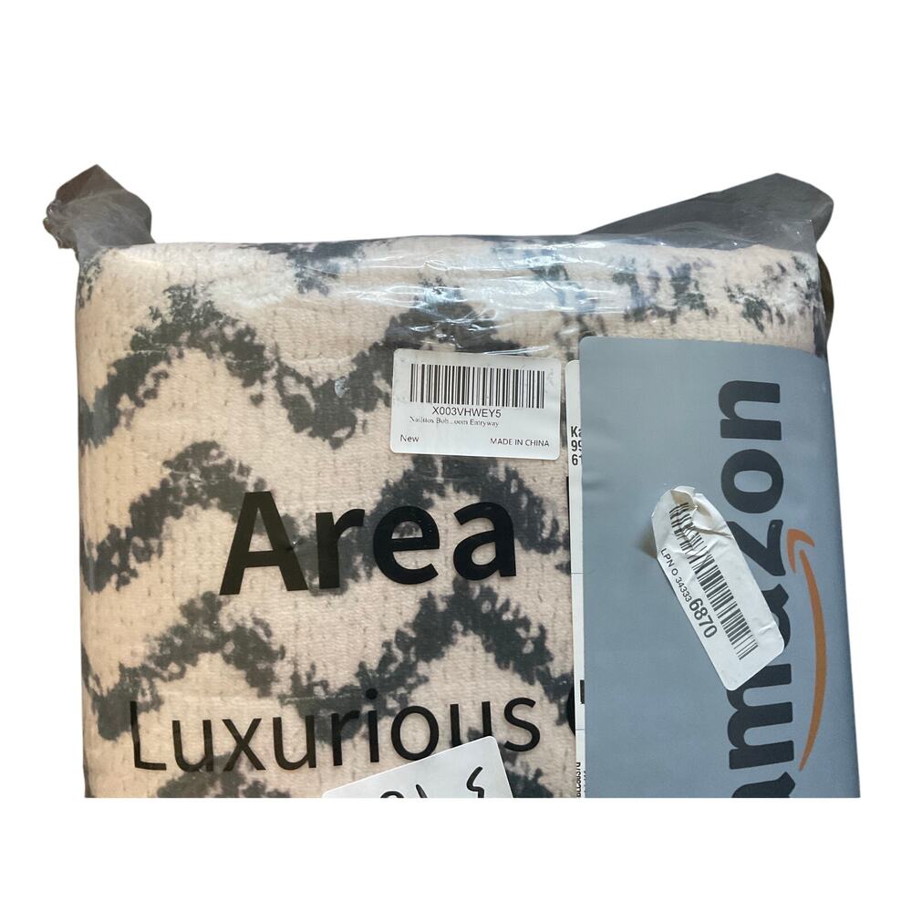 🧺✨ Boho Entryway Rug - 3x5 ft - New & Sealed